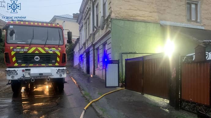 Из-за ливня в Черновцах подтопило квартиры в жилых домах – ГСЧС