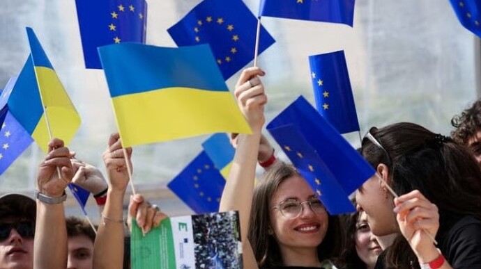 74% европейцев поддерживают помощь Украине со стороны ЕС - опрос