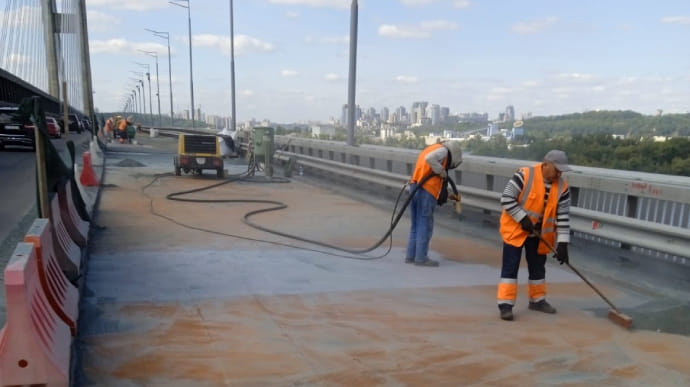 Правоохоронці знову обшукали Київавтодор: розтрата на ремонті Південного мосту