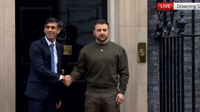 Zelenskyy arrives at Downing Street for talks with Sunak