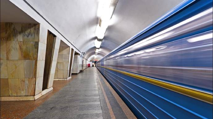 В киевском метро человек попал под поезд: ограничено движение поездов