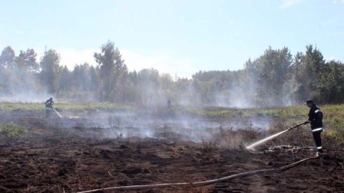 Возгорание торфяников в Киевской области: 4 очага потушили, 2 осталось