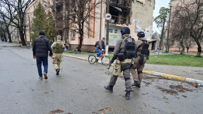 Буча: украинские спецназовцы начали зачистку территории города