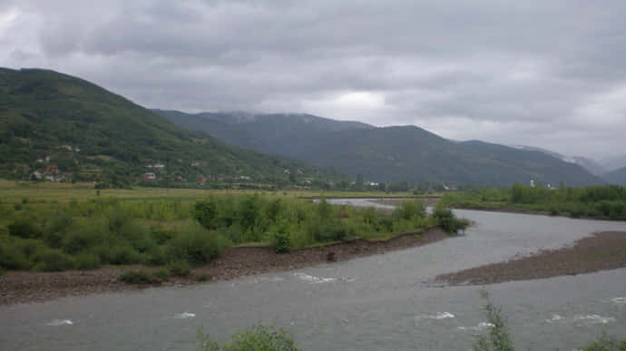 На Закарпатье объявили штормовое предупреждение: реки могут выйти из берегов