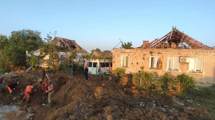 Ворог вдарив ракетами по Криворізькому району, пошкоджено 10 будинків