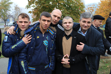 Ліщенко із боксерами. Фото з сайту Ліщенка 