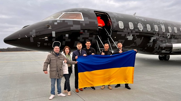 Командир екіпажу SpaceX привіз допомогу українським військовим