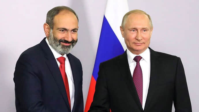 Прем'єр Вірменії заявив Путіну про бажання обговорити роботу миротворців РФ у Карабаху
