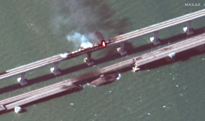 Спутниковый снимок Крымского моста после взрыва