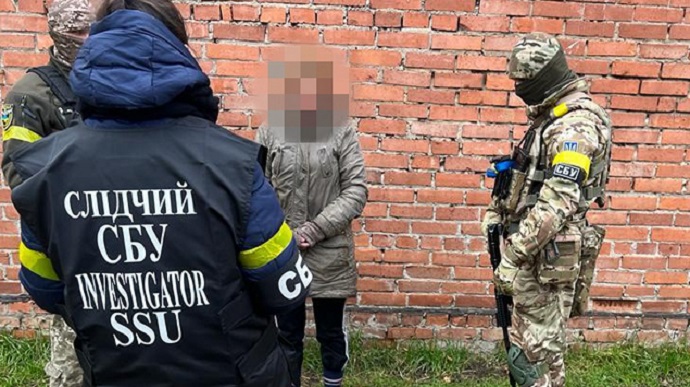 Сдавали патриотов: СБУ задержала двух пособниц россиян на Луганщине 