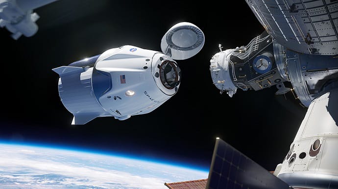 Космический корабль SpaceX Crew Dragon доставили на космодром NASA