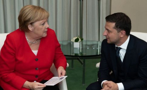 Зеленский поговорил с Меркель