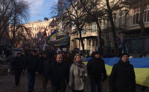 Блокадное вече переместилось с Майдана под АП