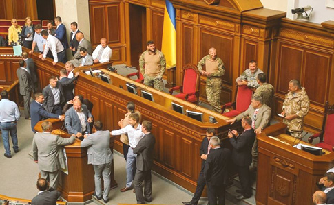 Депутати-АТОшники: блокувати трибуну – це злочин