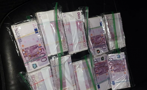 Поліція затримала чоловіків, які обіцяли мандат Слуги народу за 1,5 млн євро