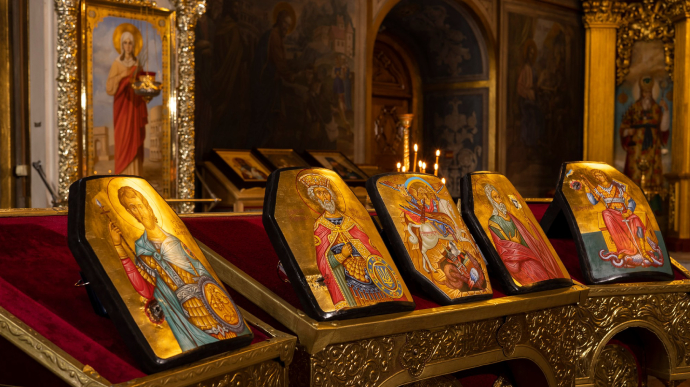 Metropolitan Epiphanius consecrates 12 icons painted on body armour plates taken from front