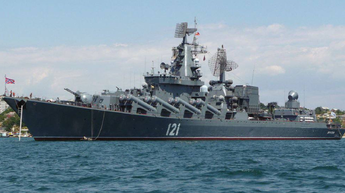 Крейсер Москва після влучання перекинувся і почав тонути – ОК Південь