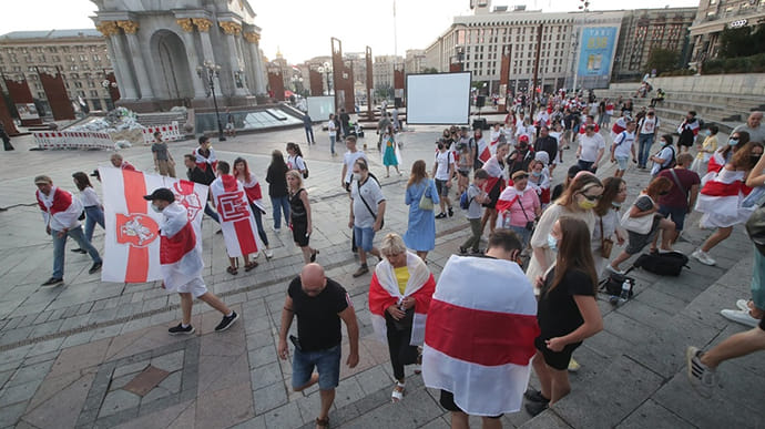 На марше солидарности с белорусами в Киеве произошли столкновения