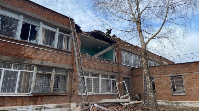 Russians fire on hospital in Sumy Oblast: teenager killed