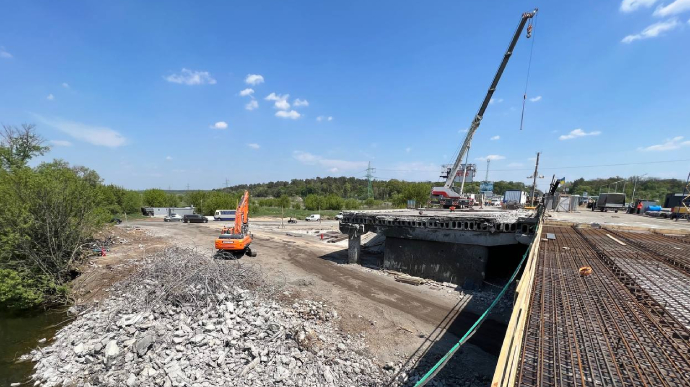 У Зеленського анонсували відкриття відновленого мосту через Ірпінь