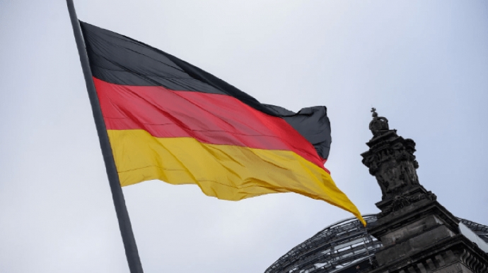 Німеччина передала Україні нову допомогу: снаряди, БПЛА і машини для розмінування