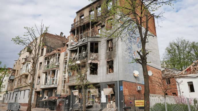 Russians hit residential neighbourhood in Kharkiv