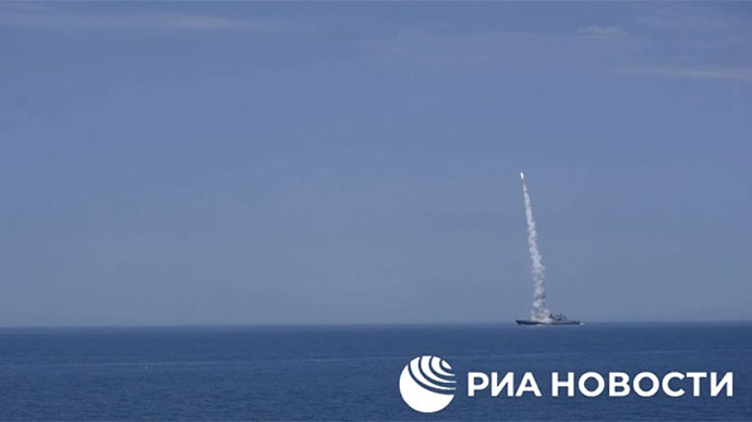 Росія збільшила кількість Калібрів у Чорному морі – вивела субмарину 