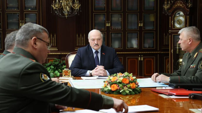 Лукашенко розповів про військові навчання з Путіним і звинуватив Україну в стягуванні сил до кордону
