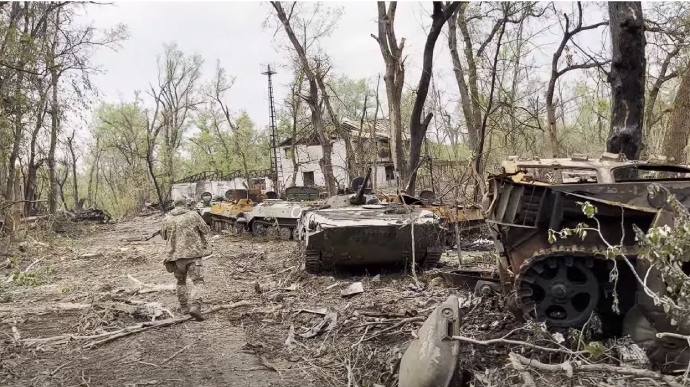Tank cemetery: aftermath of failed Russian crossing of the Siverskyi Donets shown on internet