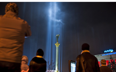 В Киеве почтили память погибших на Майдане и зажгли Лучи Достоинства