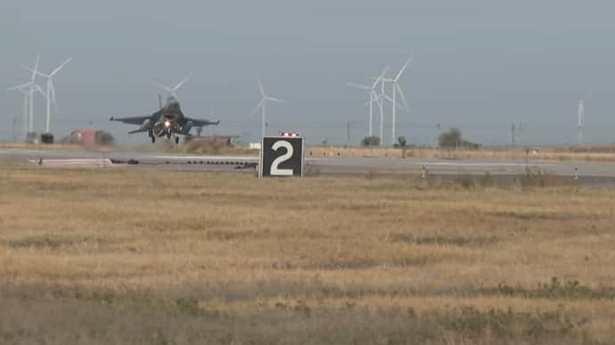 Training centre where Ukrainians to be trained on F-16s opens in Romania