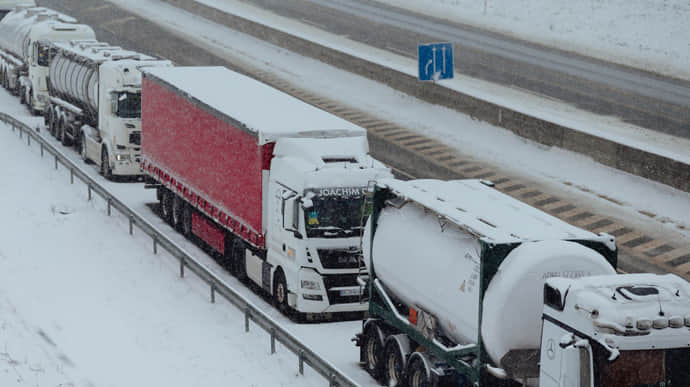 Slovak hauliers threaten to completely block checkpoint on border with Ukraine