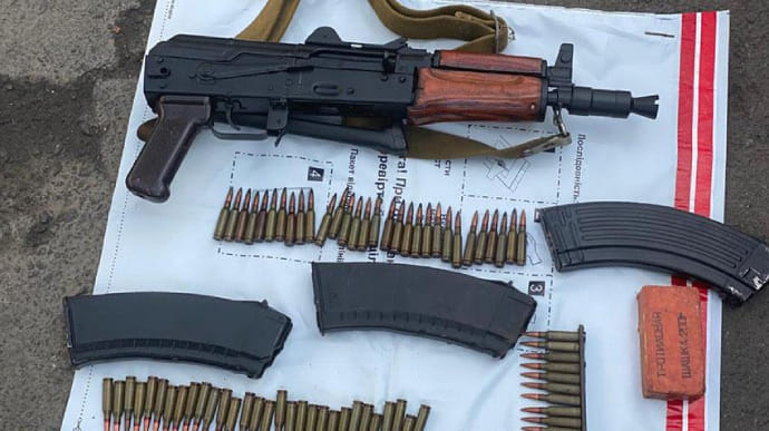 Полиция задержала военных, которые торговали оружием с ООС: операцию готовили полгода