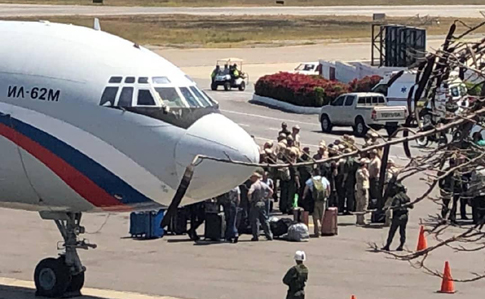 До Венесуели прибули російські літаки та сотня військових - ЗМІ