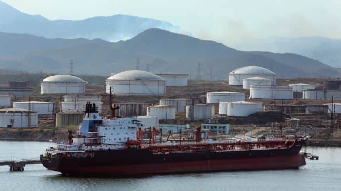 US imposes sanctions on 19 tankers for transporting Russian oil bypassing price restrictions