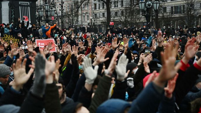 Россияне все меньше готовы выходить на протесты - социологи РФ
