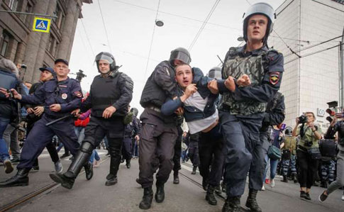 Россияне в 2020 году ждут массовых протестов и отставок в правительстве  