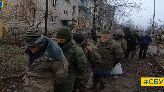 Ukraine's Security Service cleans up garbage in Bakhmut before Easter 