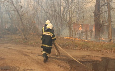 У Чорнобильській зоні зберігаються осередки пожежі попри сотні тонн води