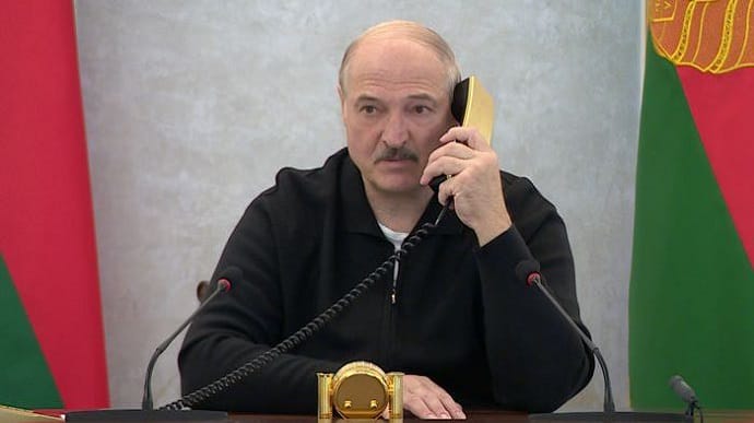 Лукашенко лишил званий более 80 силовиков