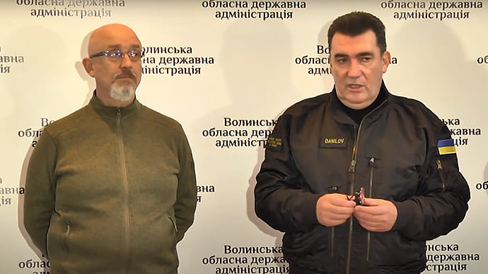 Резніков і Данілов пригрозили ділкам: допомога мігрантам із Білорусі – кримінал