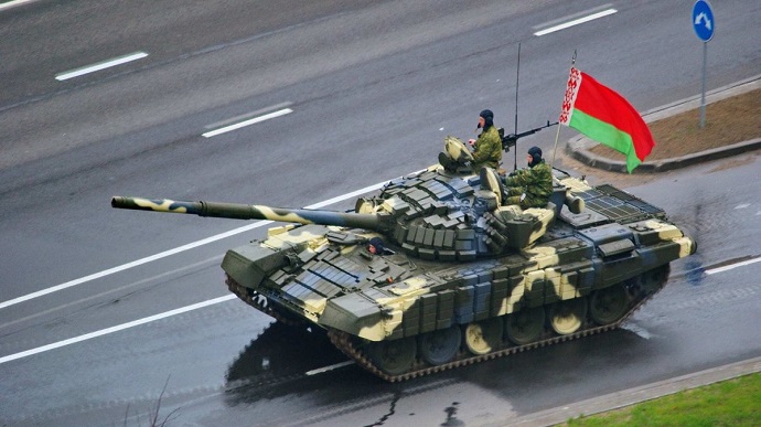 Belarus moves tanks to the border with Poland and Lithuania