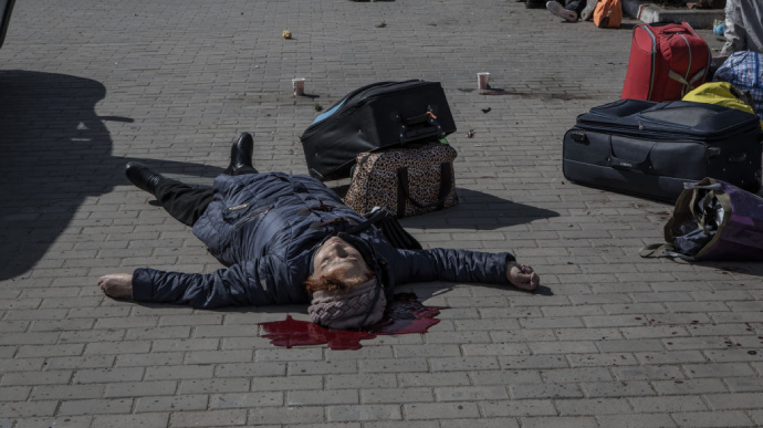 Местный журналист поймал на камеру первые минуты после взрыва ракеты в Краматорске