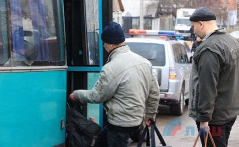 Луганские боевики уже вывезли пленных для обмена 