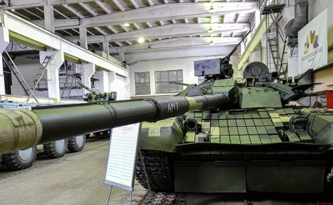 Українській армії передали 70 танків, БТРів та мінометів 