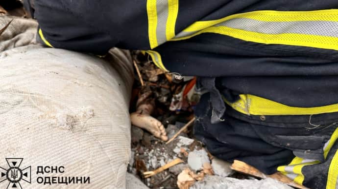 Russian attack on Odesa: body of child, 3, retrieved from rubble, death toll rises – photo
