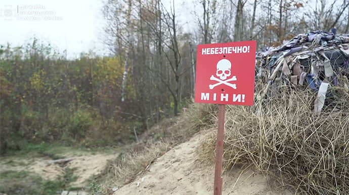 Рвы, мины и бетонные блоки: пограничники показали, как выглядит граница с Беларусью