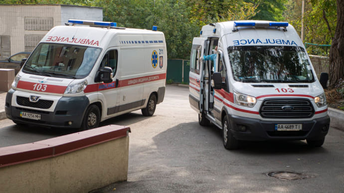 За сутки в Украине снова более тысячи новых больных COVID, лидирует Киев