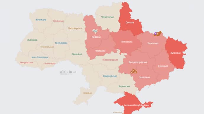 У 9 областях лунала тривога через загрозу балістики і дрони 