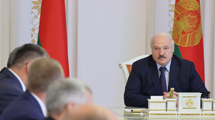 Заяви Лукашенка мають проходити факт-чекінг: МЗС про зброю з України